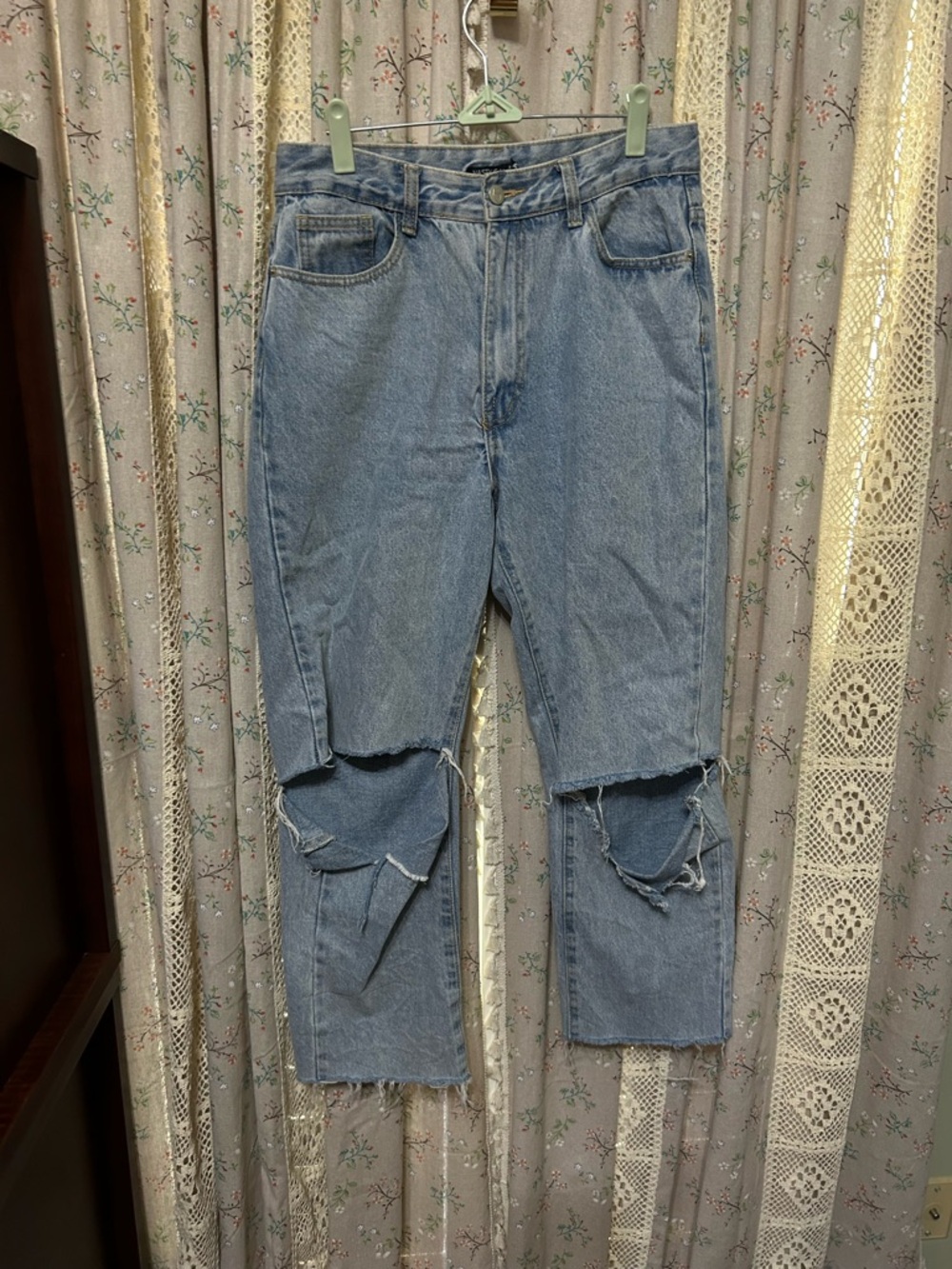 Nasty Gal Light Wash Distressed Cutout Knee Straight Leg Jeans Size 8